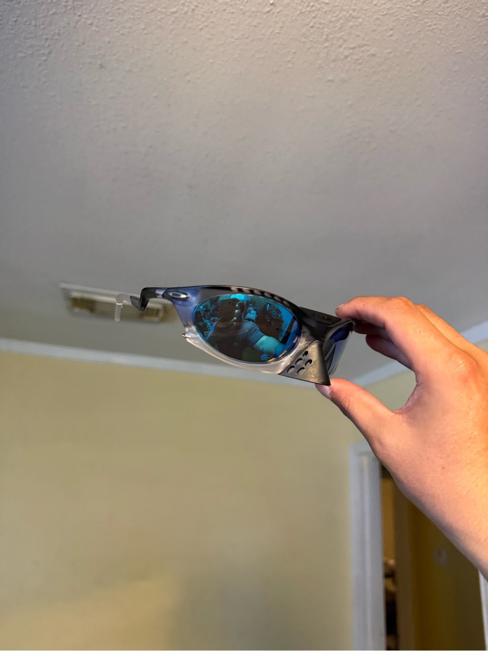 Sporty Mirrored Lens Sunglasses — Blue Mirror Oakley Oakleys